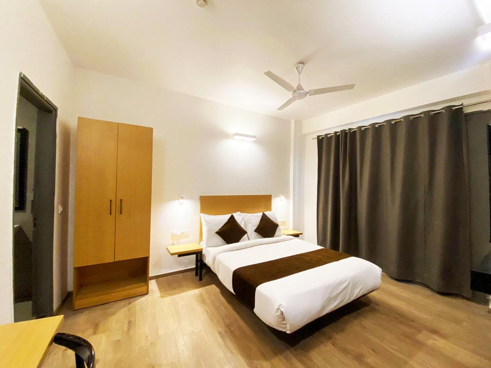 Hotel Crown Inn Фаридабад Экстерьер фото