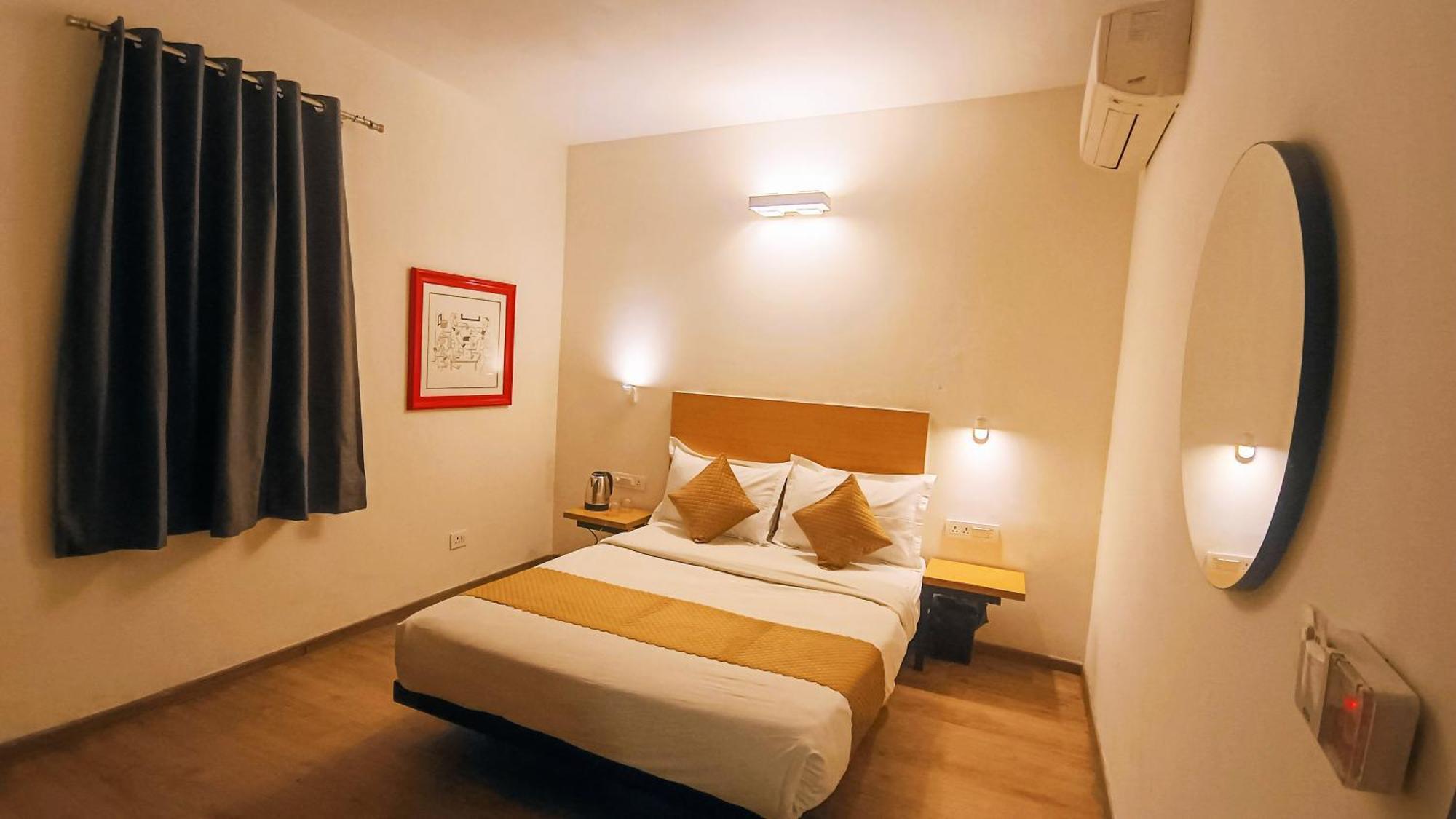 Hotel Crown Inn Фаридабад Экстерьер фото